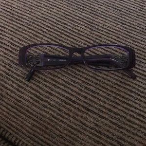 Guess eyeglassss!
